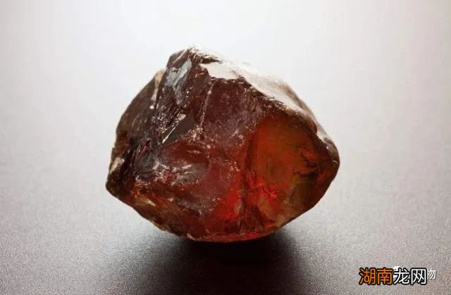 这种曾被误认为构成钻石的元素,用途多得惊人!