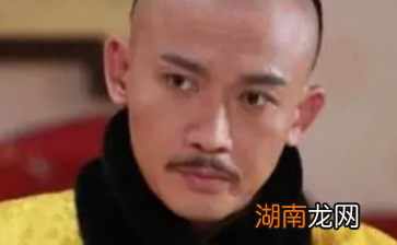 历史上多尔衮真的喜欢孝庄吗？他为什么放弃皇位？