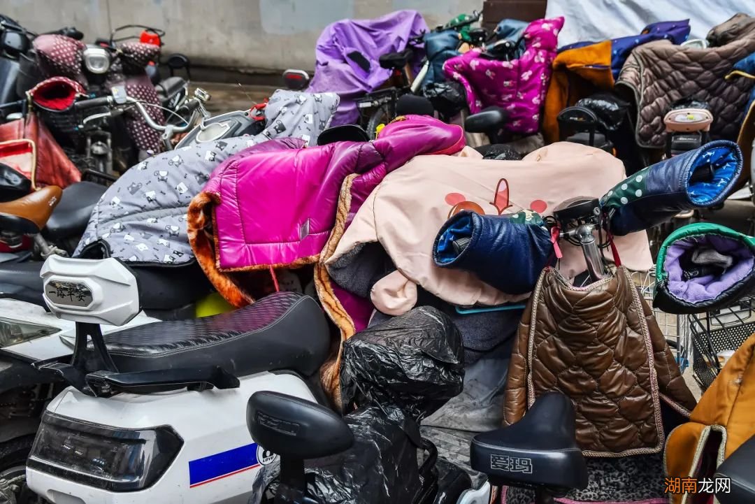 多地迎来降雪！雪天出行，这几点要特别注意！