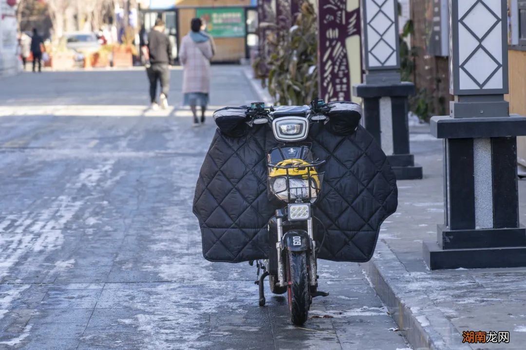 多地迎来降雪！雪天出行，这几点要特别注意！