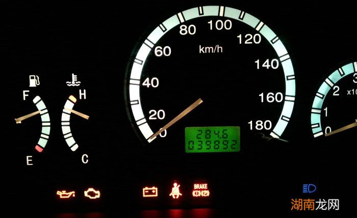 汽车油表不准的原因和解决办法