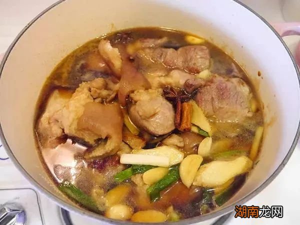 面包卷上的“灵魂”粉末，曾和斯里兰卡同名，比黄金还贵！