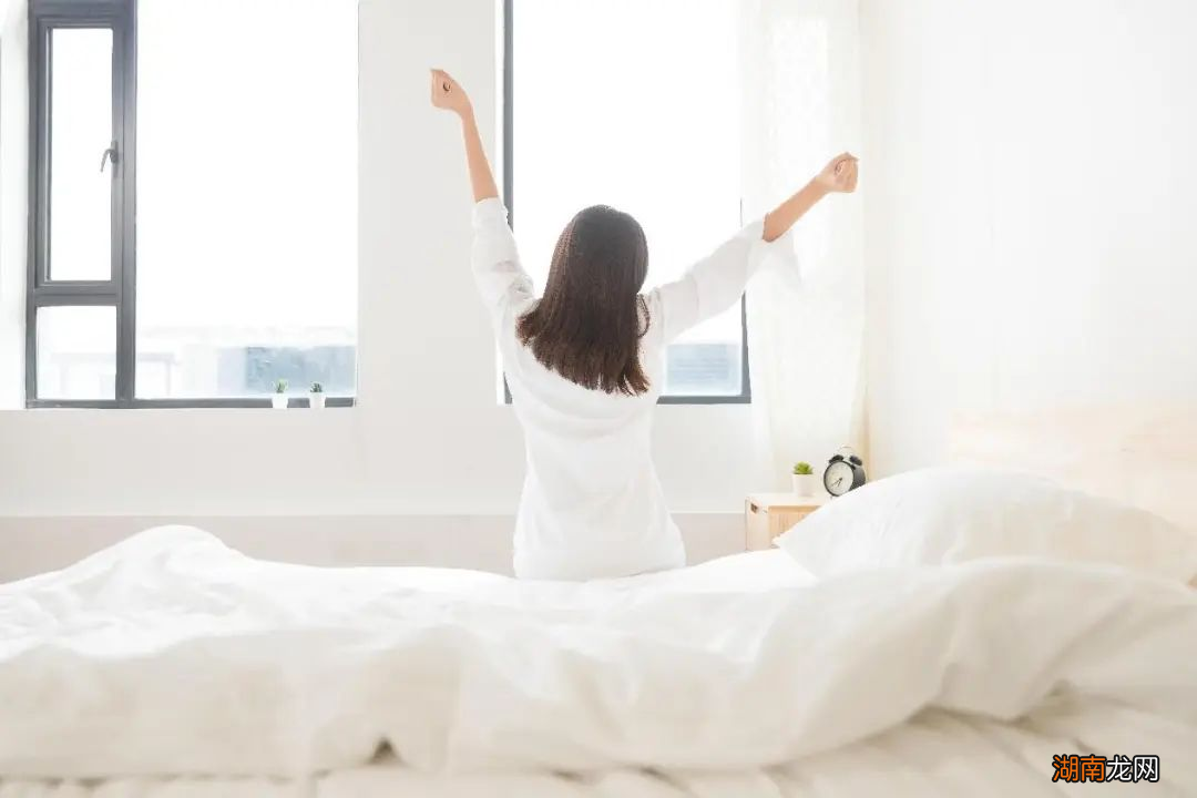 给起床困难户一个理直气壮的理由：冬天爱赖床，是身体在“保护”你