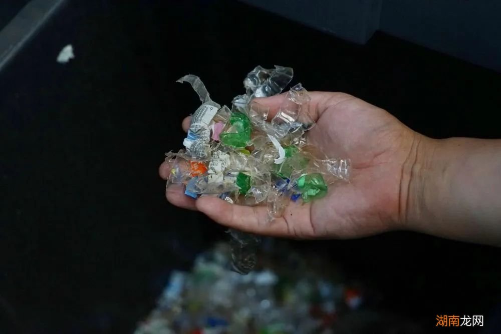 爱捡垃圾的有福了！3分钱的瓶子在这里能卖2毛