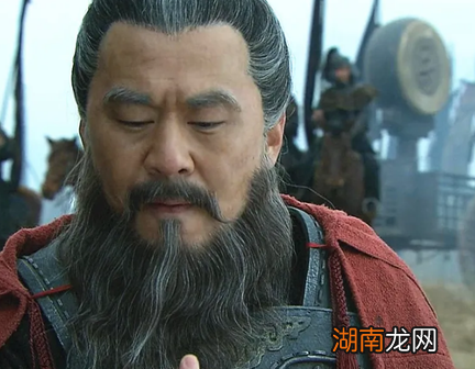 诸葛亮在草船借箭的时候 曹操为什么不放火箭