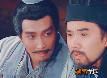 诸葛亮在草船借箭的时候 曹操为什么不放火箭