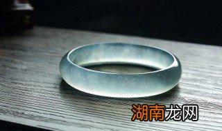 怎么辨别翡翠手镯是不是a货 翡翠手镯怎么鉴定是a货