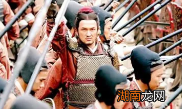 将妻子、女儿、儿媳都送给暴君的张全义,为什么对百姓却不错?