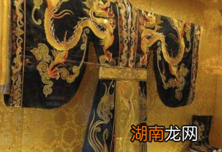 皇帝的龙袍是如何做的?脏了的话需要清洗吗?