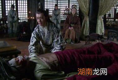 孙策临终前，为什么传位给弟弟而不是自己的儿子？