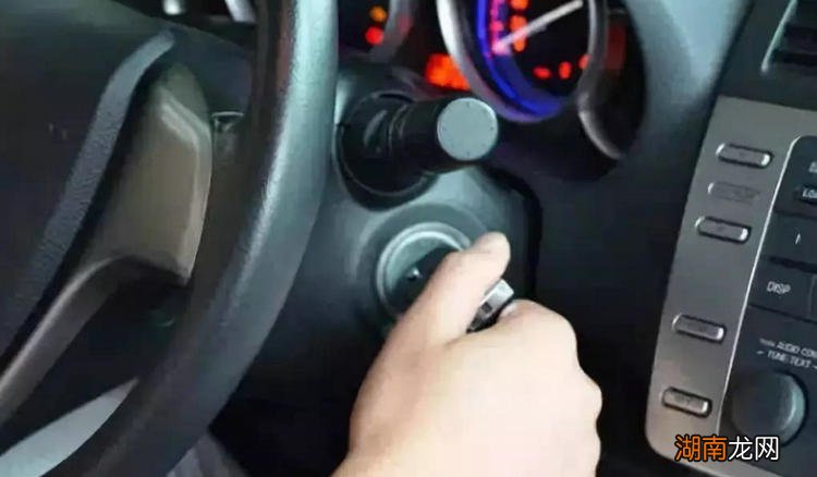 汽车钥匙突然拔不出来了怎么办