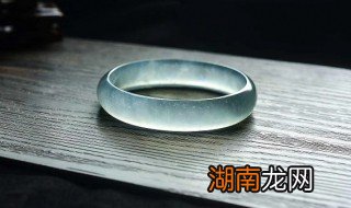 翡翠原石敲有金属声 天然翡翠敲击什么声音