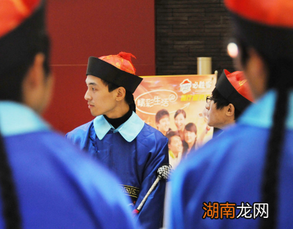 古代皇宫中明明有漂亮的宫女 皇帝为什么还要用太监伺候自己