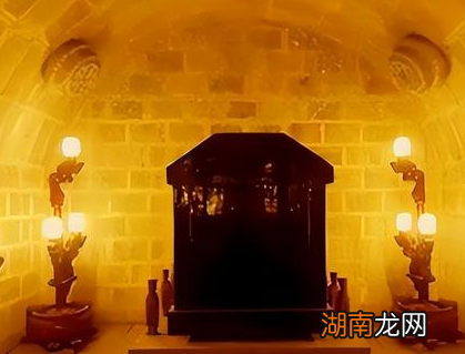 古代皇帝要用活人殉葬的时候 古人能够在墓中活多久