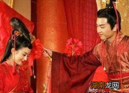 古代女子出嫁带的嫁妆里边 为什么要放着几件不值钱的东西