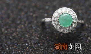 翡翠灰色代表什么意思,翡翠有灰色吗