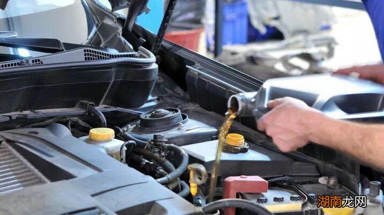 刚换的机油为什么黑了