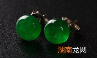 翡翠底灰什么样子的 翡翠底灰怎么看