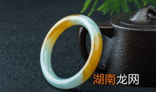 三彩玉镯价格 三彩翡翠手镯什么价钱