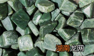 翡翠有黑点正常吗 翡翠一有黑点怎么回事