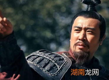 与刘备煮酒论英雄时，曹操为什么没有杀了刘备？