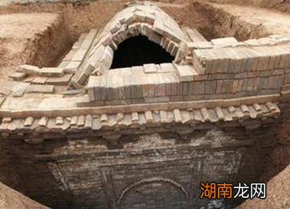 古代皇帝在用活人殉葬的时候 墓中之人能够活多久