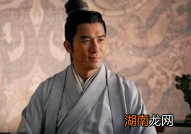 赤壁之战中，周瑜和诸葛亮的功绩谁更高呢？