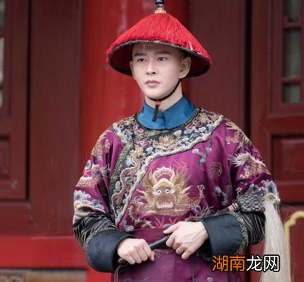 古代太监手里为什么要拿着一根拂尘 这东西有什么作用