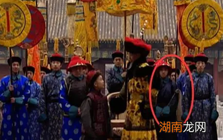 古代太监手里为什么要拿着一根拂尘 这东西有什么作用