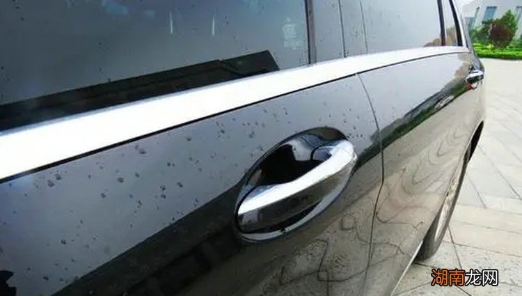 车门镀铬条氧化怎么清理