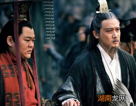 黄皓作为蜀汉后期最大的奸臣 诸葛亮临死前为何没有对他下手