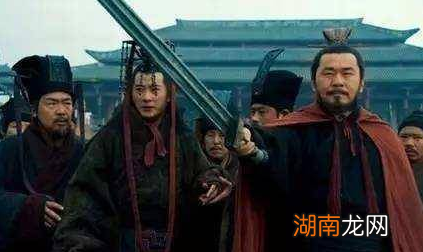 曹操在挟天子的时候诸侯们为何没有说话 他们为何也没有听进去