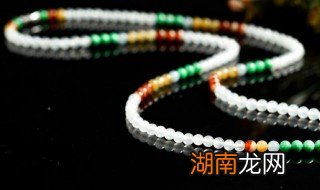 翡翠玉镯里面有裂纹怎么回事 翡翠玉有裂纹怎么办