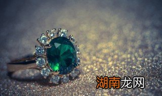 怎么区分翡翠白冰和玻璃 翡翠白冰和玻璃种区别