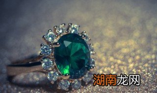 翡翠是冰种好还是糯冰种好 翡翠冰种糯种怎么区别