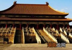 故宫那么大，为何只有御花园里种了那么多树呢？