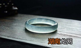 冰种翡翠手镯 翡翠冰种价格手镯什么颜色好