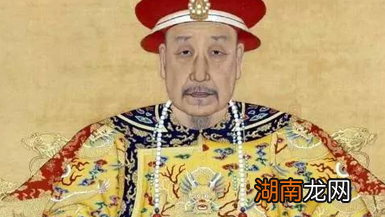 乾隆让果郡王见他不用下跪，果郡王真信了后果很严重