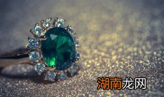 公公送媳妇翡翠什么意思 婆婆送镯子是什么意思