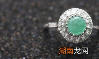 翡翠胶带料是什么 翡翠原石为什么用胶带