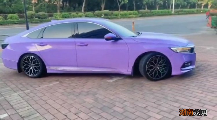 车衣改色贴膜大概多少钱