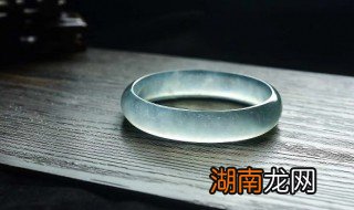 翡翠手镯怎么看种老不老 翡翠镯子种老种嫩怎么看
