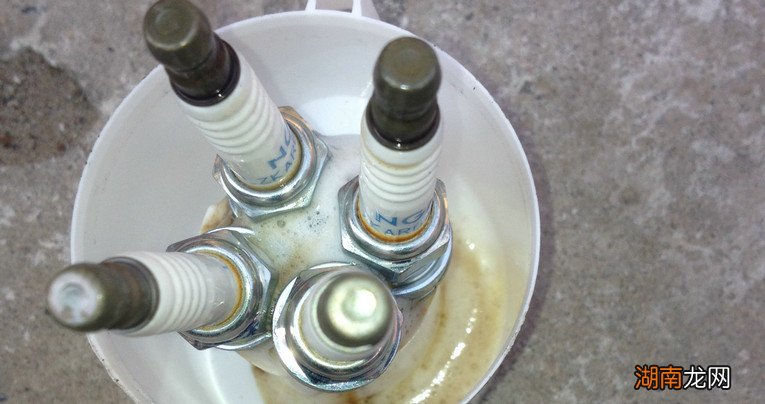 火花塞可以清洗再用吗