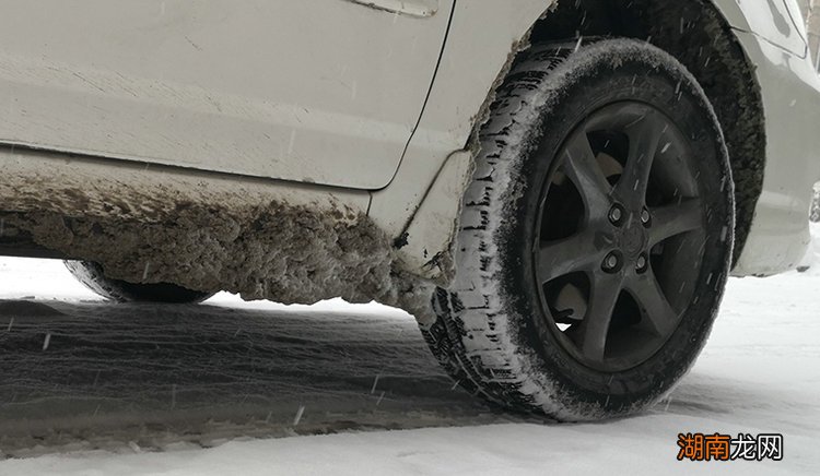 融雪剂对汽车底盘的危害大吗