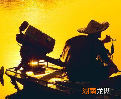 李白常年吃喝游玩还不工作 李白的钱是怎么来的