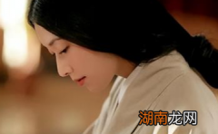 周瑜早亡，年轻貌美的小乔下半生要怎么过？