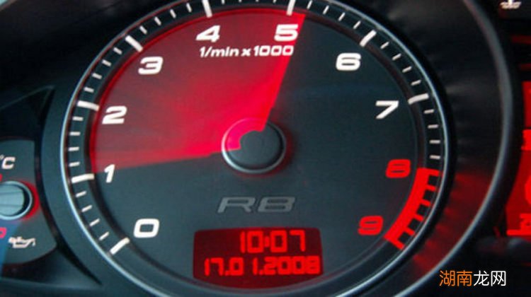 汽车打火瞬间怠速偏高咋回事