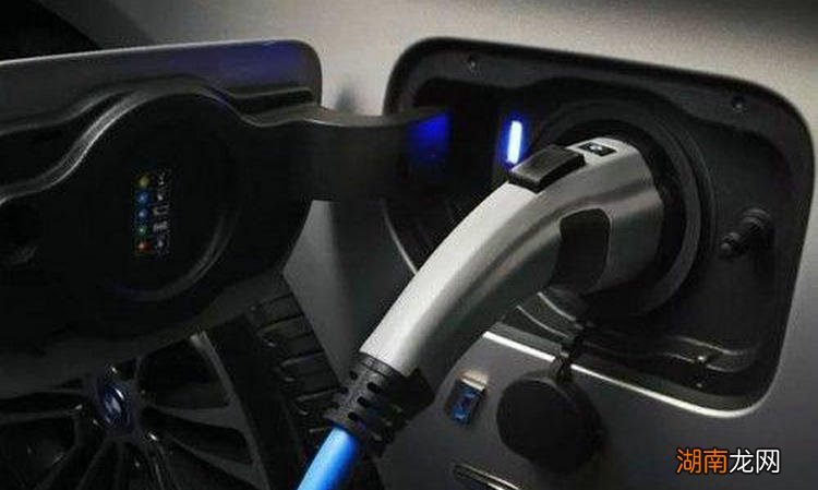 新能源充电器插头发热正常吗