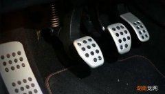 离合器踩到底不回弹是什么问题