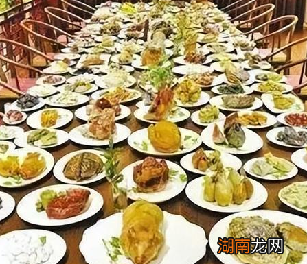 乾隆宴请3000老人吃饭 他们吃完饭后为何相继去世